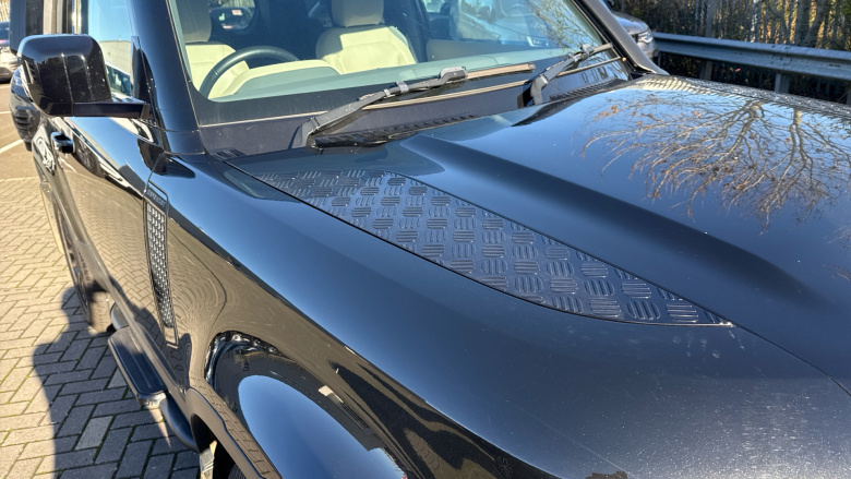 Land Rover Defender 3.0 D250 SE 90 3dr Auto Diesel Estate